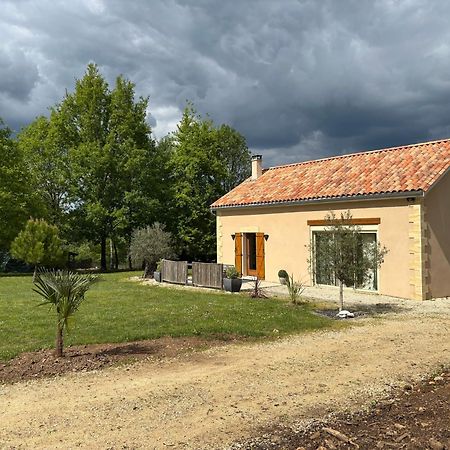 Gite Des Petites Fayes Sud La Douze Exterior photo